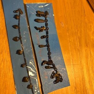 🎁3/$13.00🎁VTG: 2 Pcs. Alloy metal Bracelets.Buy 2 more and pay $13.00 only